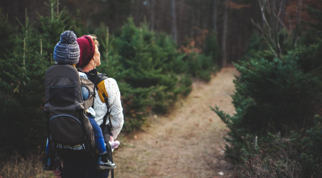 Benefits of Baby Wearing When Traveling